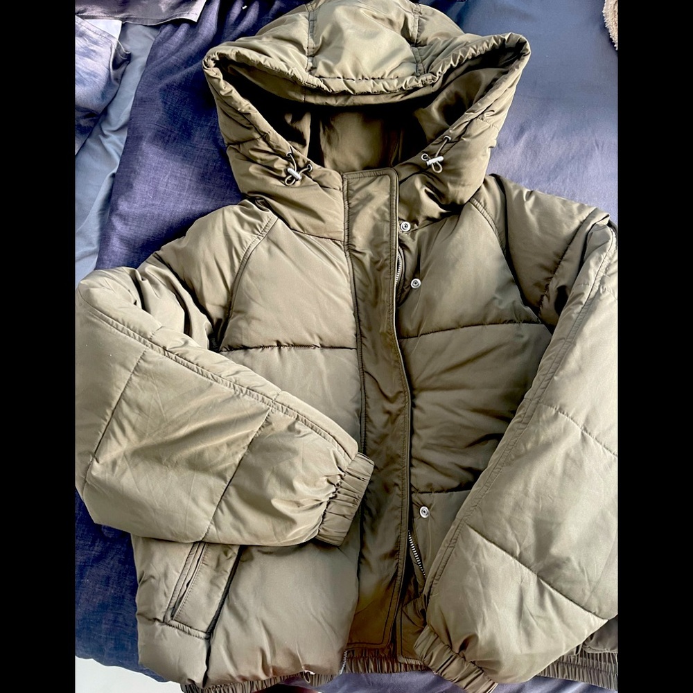 Green Puffy Jacket , ideal for snow